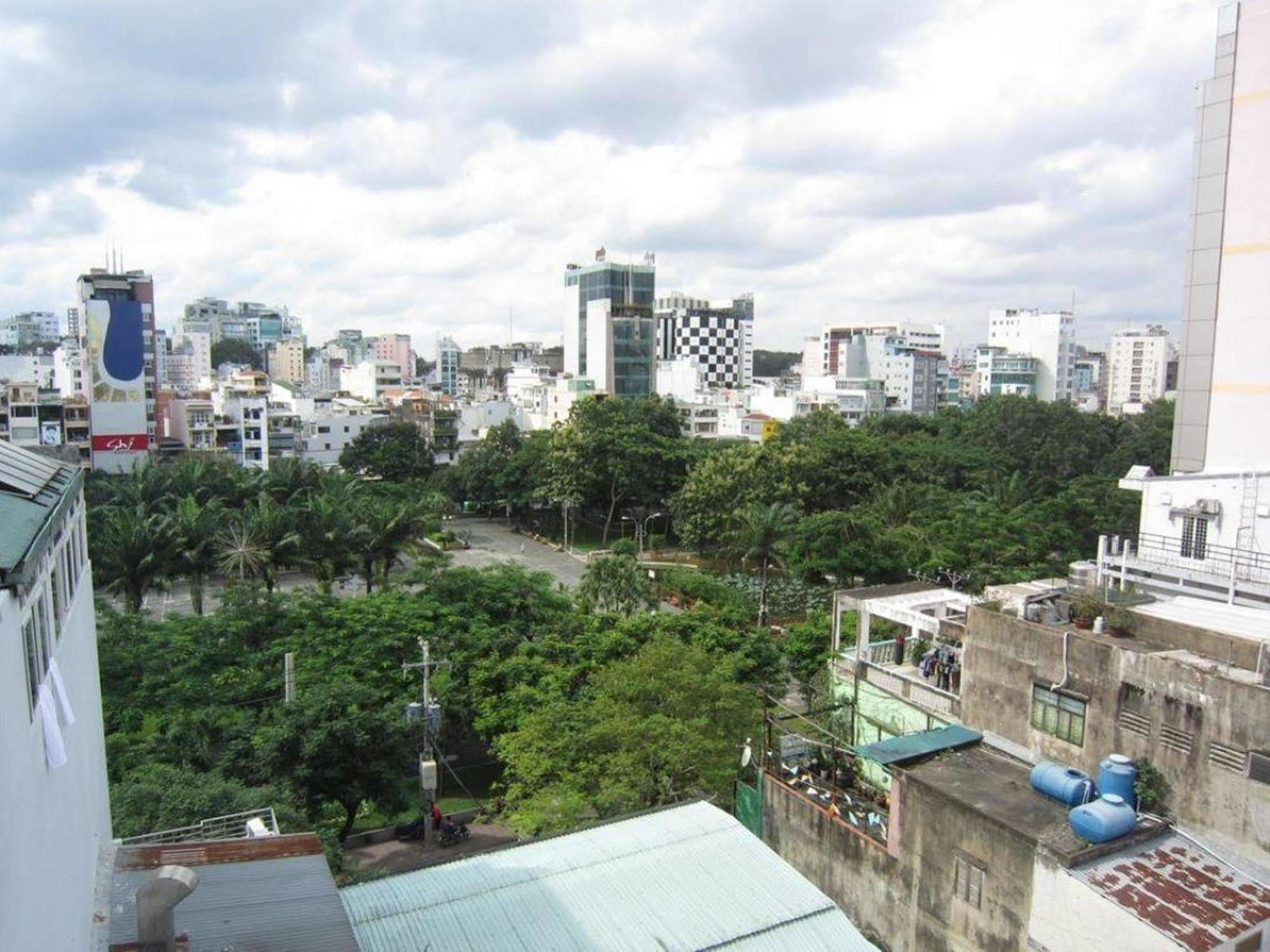 Reddoorz @ Pham Ngu Lao Street 3 Hotel Ho Chi Minh City Bagian luar foto